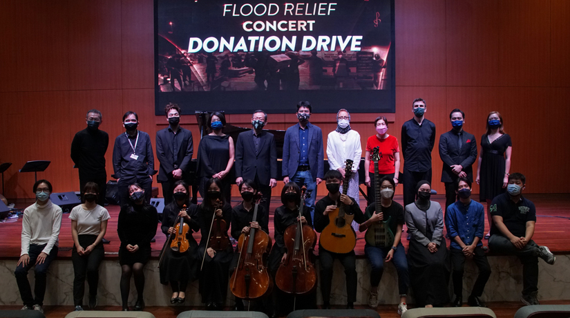 A group photo featuring YAM Tunku Zain Al-‘Abidin, Pro-Chancellor of UCSI University, Professor Datuk Ir Ts Dr Siti Hamisah Tapsir, Vice-Chancellor UCSI University, performers, staff, and students from UCSI's Institute of Music.